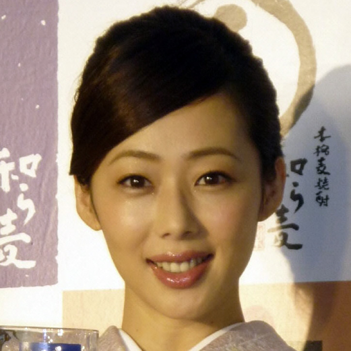 井上和香 娘が足にトゲ大量刺さり病院へ 子育ては大変だね